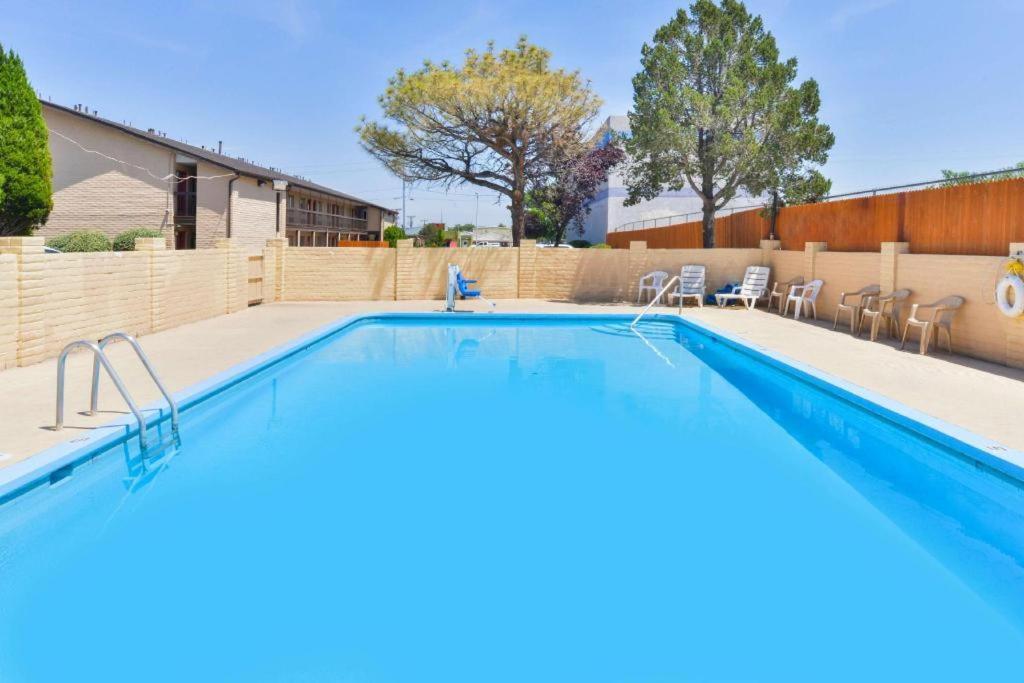 Days Inn By Wyndham Albuquerque Northeast Экстерьер фото