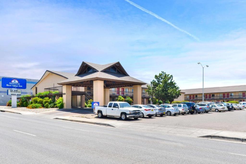 Days Inn By Wyndham Albuquerque Northeast Экстерьер фото
